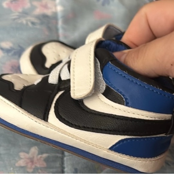 Nike Kids Black and Blue Sneakers - Picture 1 of 5